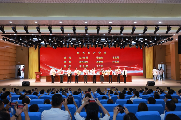 6T0A7591优秀共产党员